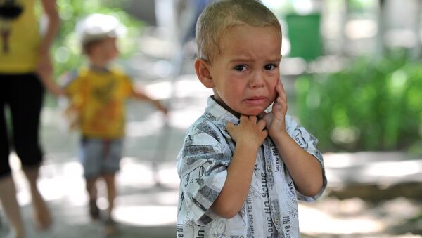 L'agresseur russe s'en prend aux enfants ukrainiens… à coups de bonbons - Sputnik Afrique