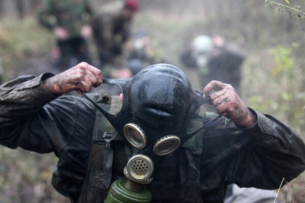 Est de l'Ukraine: les troupes pro-Kiev utilisent des armes chimiques (insurgés) - Sputnik Afrique