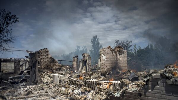 Дом, разрушенный во время авиационного удара вооруженных сил Украины по станице Луганская - Sputnik Afrique