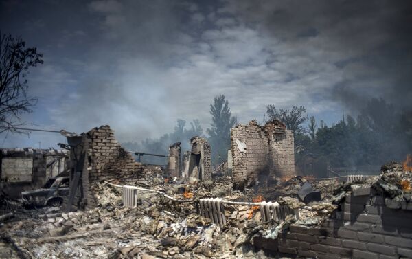 Un immeuble détruit à Lougansk - Sputnik Afrique