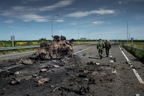 Ukraine: les insurgés détruisent trois chars près de Lougansk - Sputnik Afrique