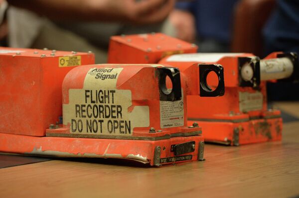 MH17/ boîtes noires: la thèse du missile confirmée (source) - Sputnik Afrique