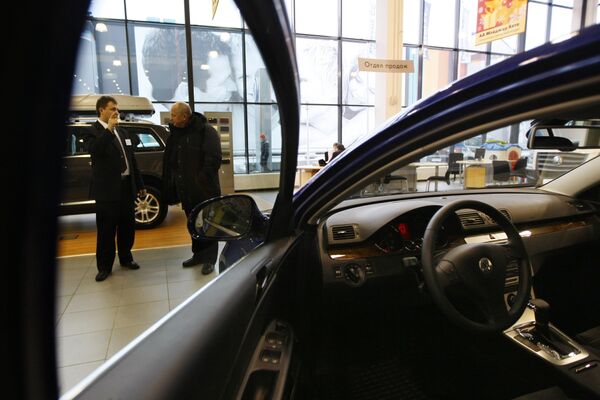 Russie: les ventes de voitures en baisse de 23% en juillet (AEB) - Sputnik Afrique