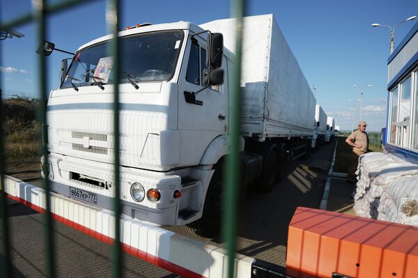Ukraine/convoi humanitaire: les premiers camions rentrent en Russie - Sputnik Afrique