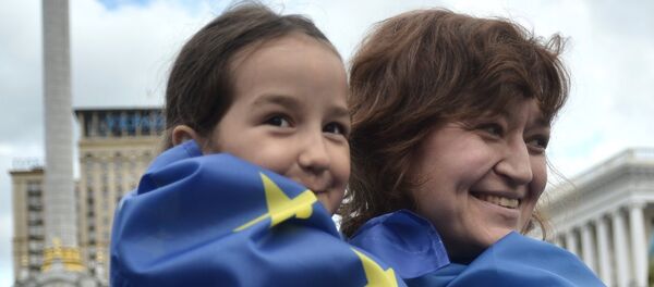 Флешмоб в честь вступления Украины в ЕС - Sputnik Afrique