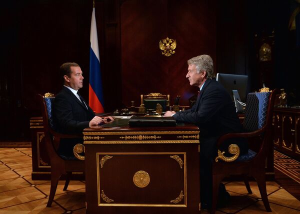 Dmitri Medvedev, premier ministre de la Russie, et Leonid Mikhelson, PDG et copropriétaire du groupe Novatek - Sputnik Afrique