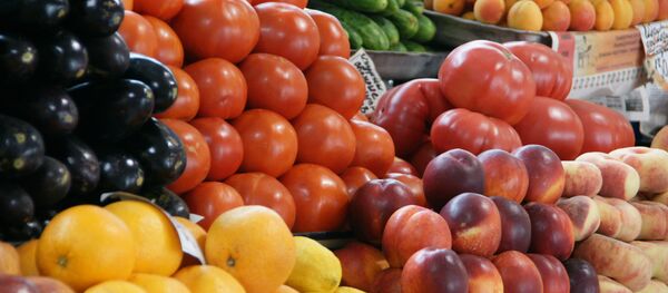 Фрукты-овощи на рынке в Петербурге - Sputnik Afrique