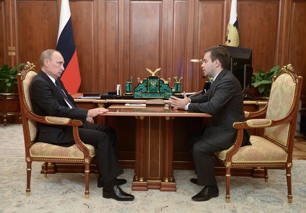Président russe Vladimir Poutine et ministre russe des Télécommunications Nikolaï Nikiforov - Sputnik Afrique