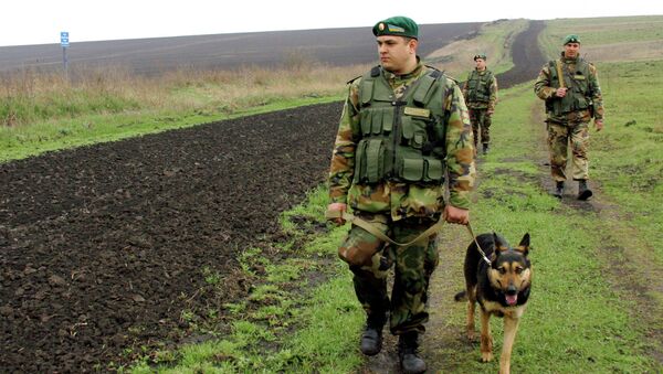 Gardes-frontières ukrainiens sur la frontière russo-ukrainienne - Sputnik Afrique