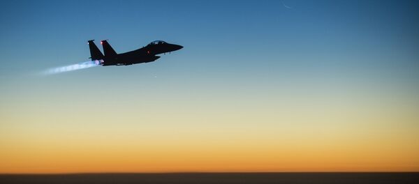 истребитель F-15E Strike Eagle после авиаударов по Исламскому государству, 23 сентября 2014 - Sputnik Afrique