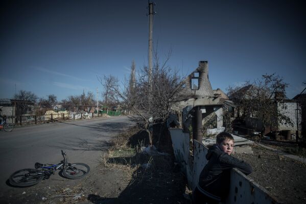 Région de Lougansk: voter au milieu des ruines - Sputnik Afrique