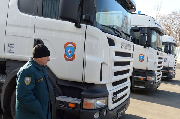 Aide humanitaire: le 4e convoi russe arrive à Donetsk - Sputnik Afrique