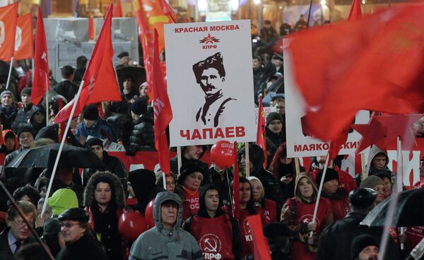 Révolution d'octobre: 5.000 communistes défilent à Moscou - Sputnik Afrique