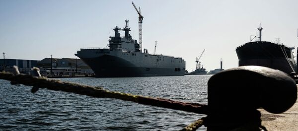 Десантный корабль Владивосток класса Мистраль в доках французской компании SNX France - Sputnik Afrique