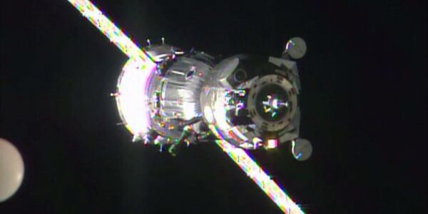 Le vaisseau russe Soyouz TMA-15M s'arrime à l'ISS - Sputnik Afrique