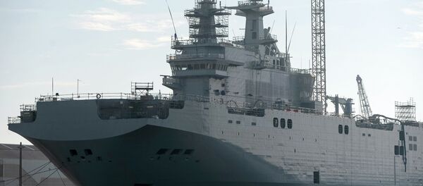 Второй вертолетоносец типа Мистраль спущен на воду во Франции - Sputnik Afrique