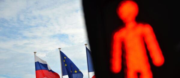 Флаги России и ЕС на набережной Ниццы. Архивное фото - Sputnik Afrique