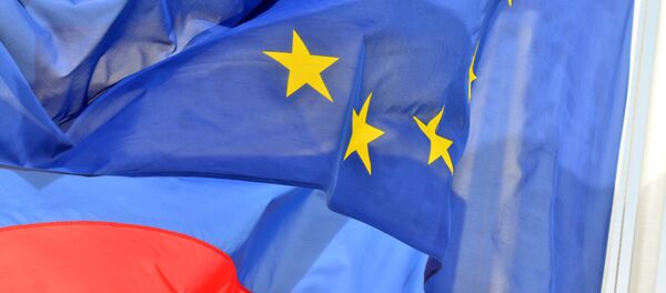 Les drapeaux de la Russie et de l'UE - Sputnik Afrique