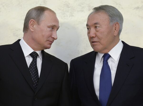 Vladimir Poutine et Noursoultan Nazarbaïev (Archive) - Sputnik Afrique