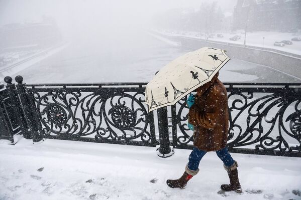 Moscou ensevelie sous la neige - Sputnik Afrique