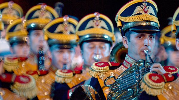 Des fanfares militaires de pays africains se produisent sur la Place rouge de Moscou - vidéo