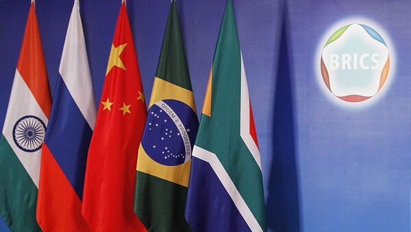 Les sanctions contre la Russie se répercutent sur les BRICS (expert) - Sputnik Afrique