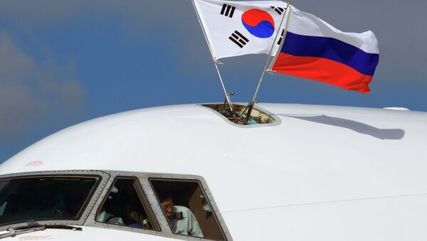 Les drapeaux de la Russie et de la Corée du Sud - Sputnik Afrique