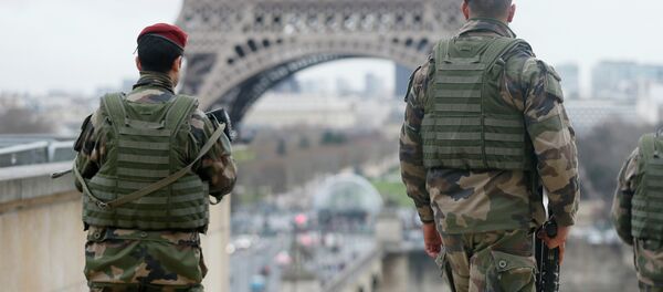 Французские солдаты патрулируют улицы Парижа - Sputnik Afrique