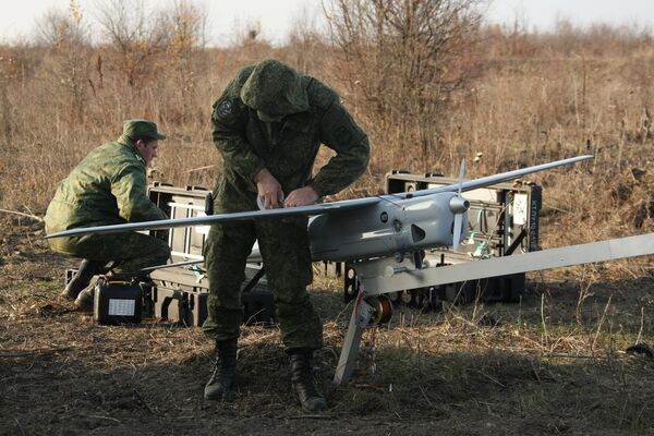 Troupes préparent les drones Orlan-10 - Sputnik Afrique