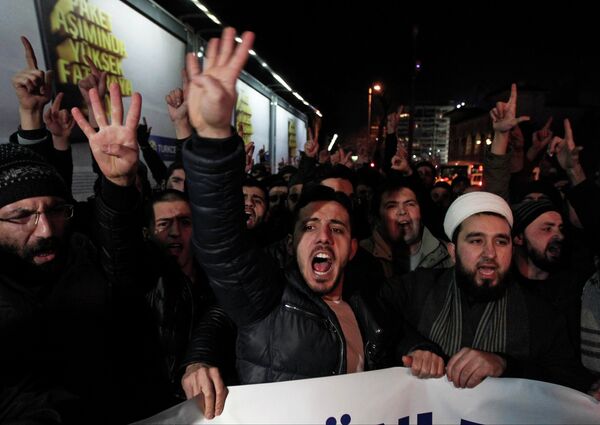 Istanbul: la police disperse une manifestation contre Charlie Hebdo - Sputnik Afrique