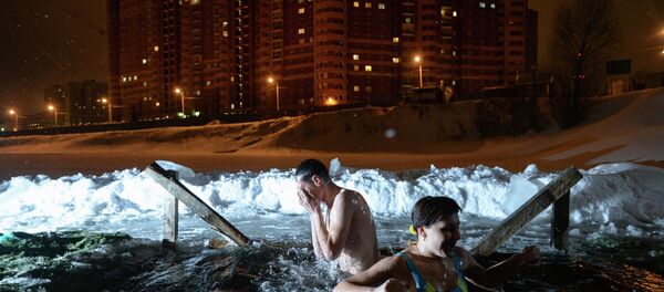 Les Baignades de la Théophanie en Russie - Sputnik Afrique