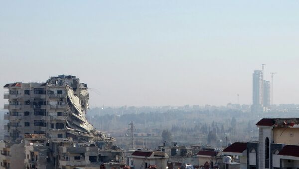 A general view shows damaged buildings in the northwestern Homs district of Al Waer January 18, 2015. - Sputnik Afrique