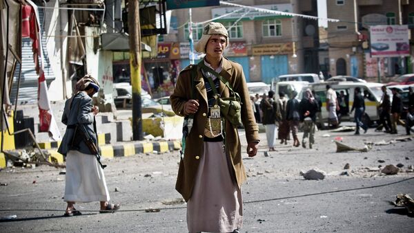Повстанцы-шииты патрулируют улицу, ведущую к президентскому дворцу в Сане, Йемен. 20 января 2015 - Sputnik Afrique