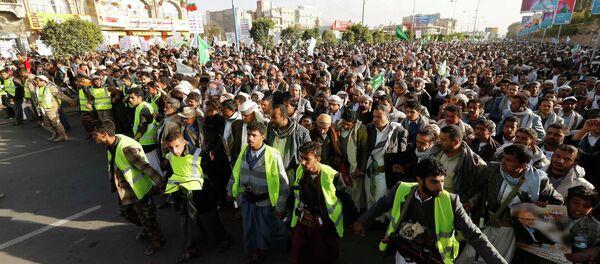 Yémen: manifestation monstre contre la gouvernance des rebelles chiites à Sanaa Yémen: manifestation monstre contre la gouvernance des rebelles chiites à Sanaa - Sputnik Afrique